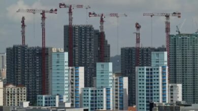 مشهد لمدن ومراكز اقتصادية يعكس التغيرات التي يشهدها الاقتصاد العالمي مع ارتفاع